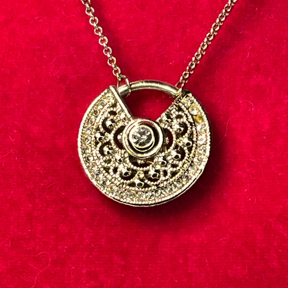 Medallion gold colored necklace